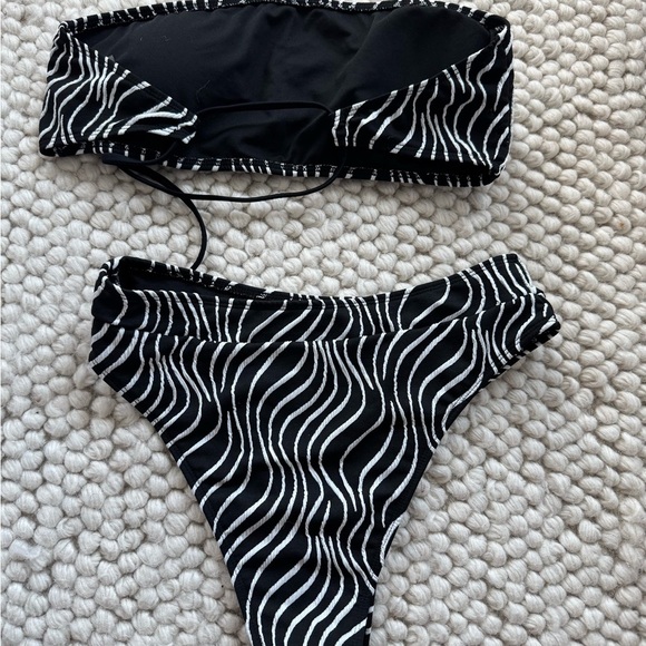 SHEIN Black and White Zebra Wave Bikini - Picture 2 of 3